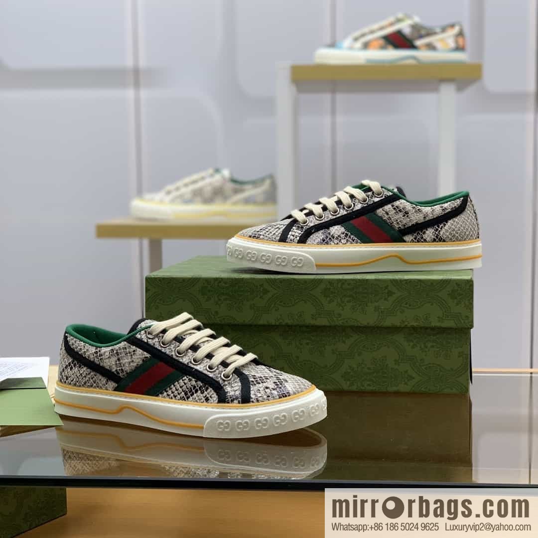 Gucci Gucci uses beige and light purple super double G canvas sneakers