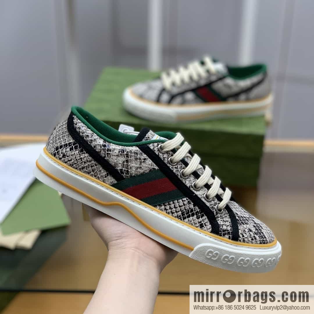 Gucci Gucci uses beige and light purple super double G canvas sneakers
