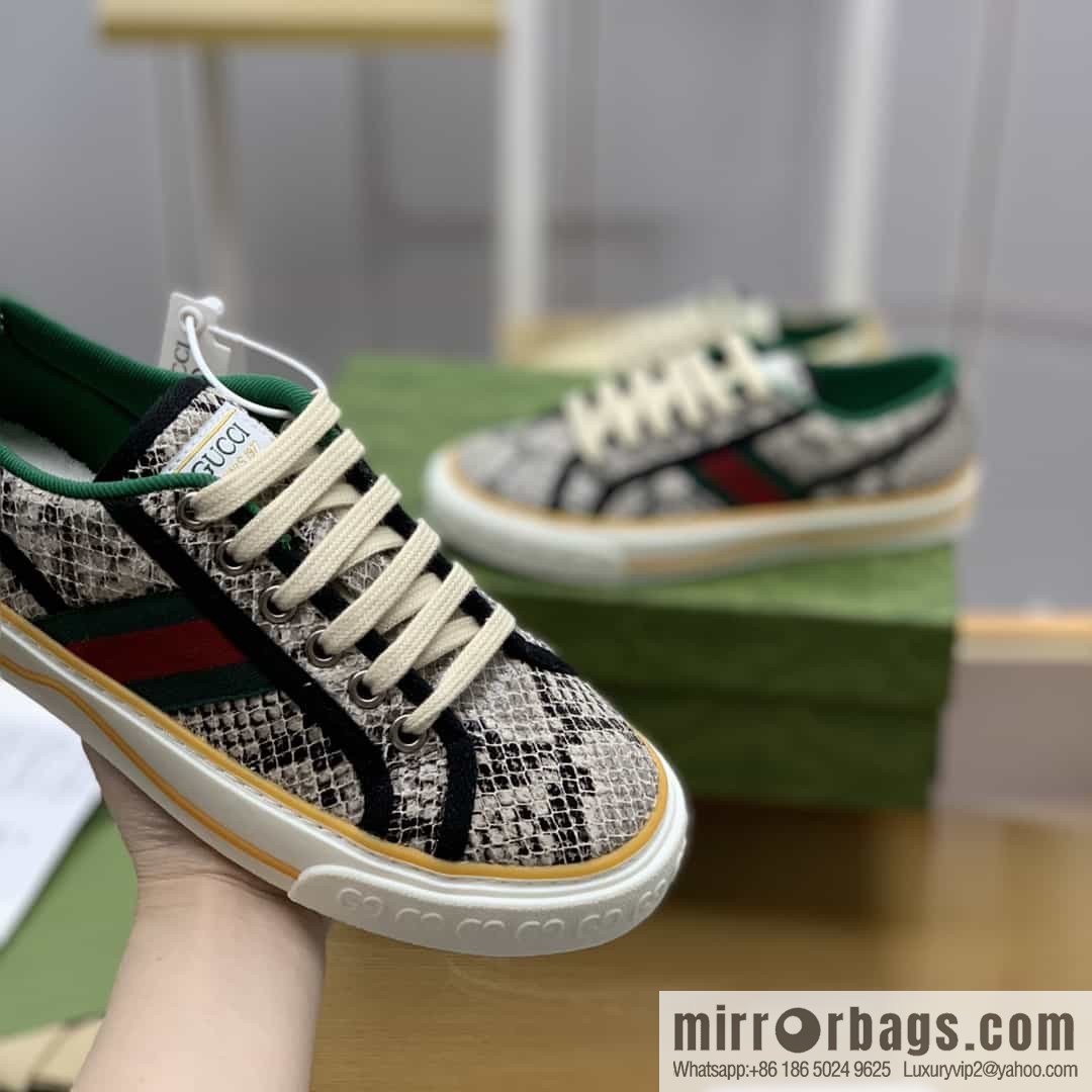 Gucci Gucci uses beige and light purple super double G canvas sneakers