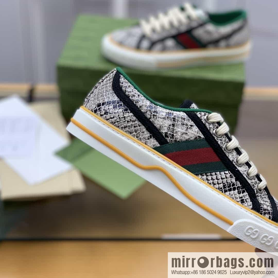 Gucci Gucci uses beige and light purple super double G canvas sneakers