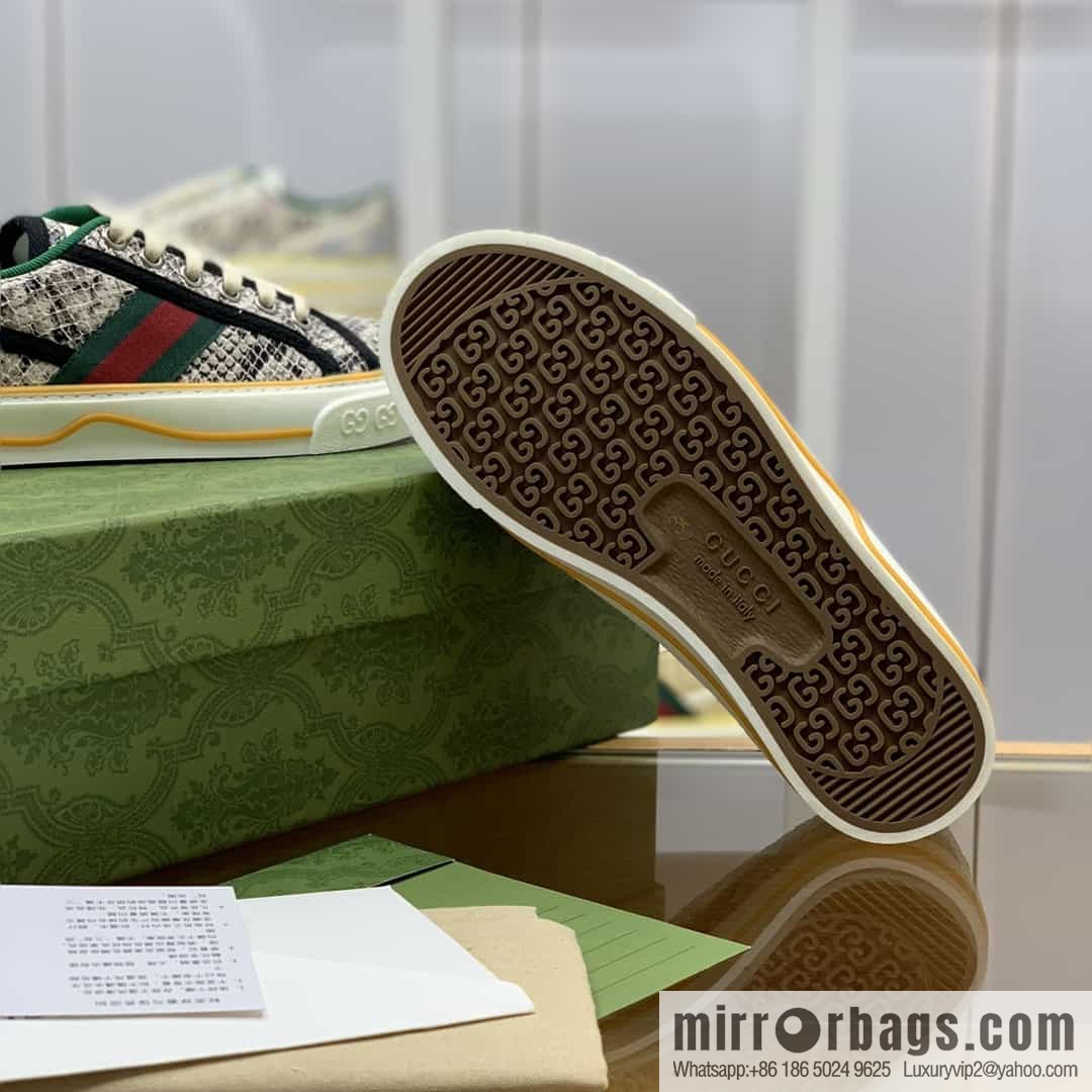 Gucci Gucci uses beige and light purple super double G canvas sneakers