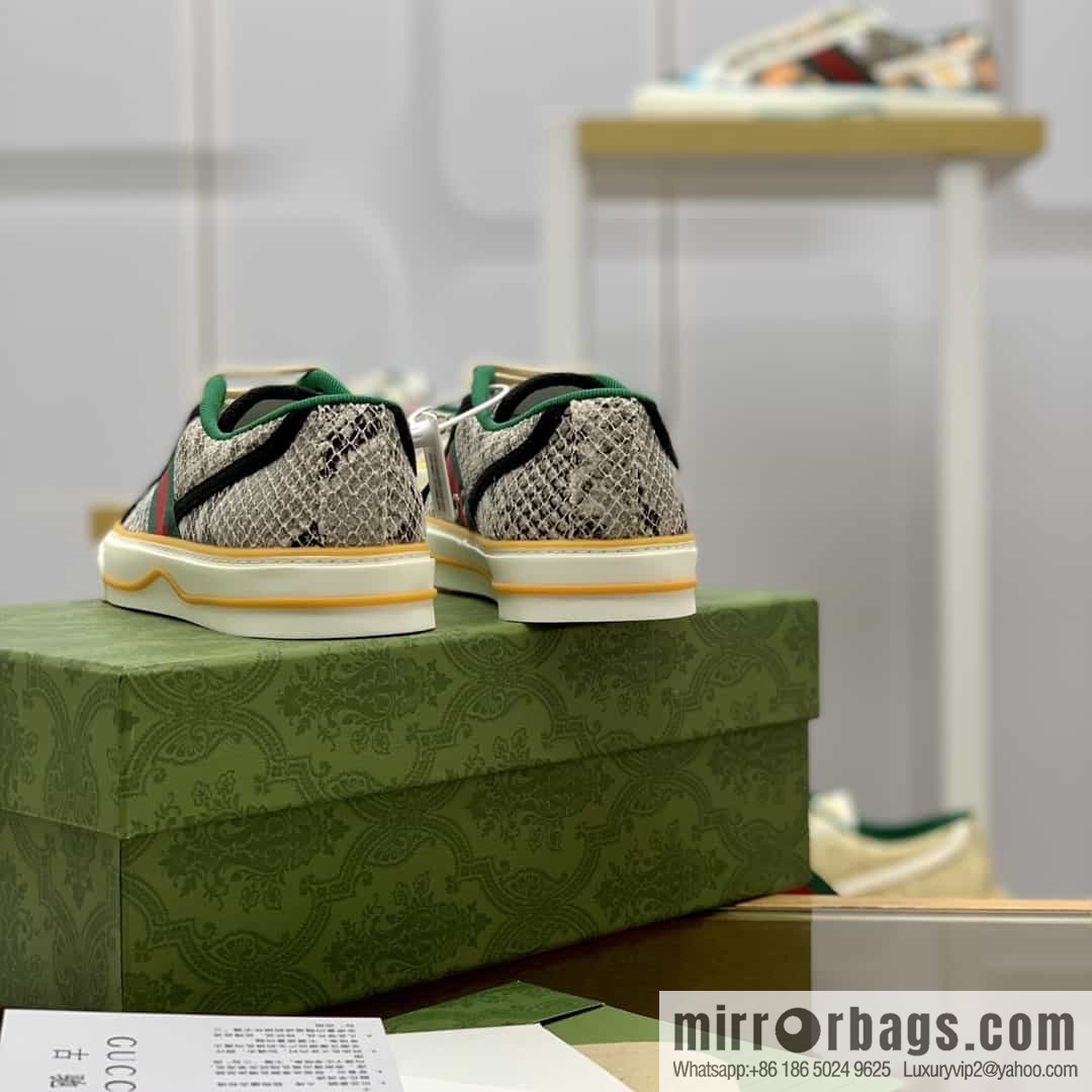 Gucci Gucci uses beige and light purple super double G canvas sneakers