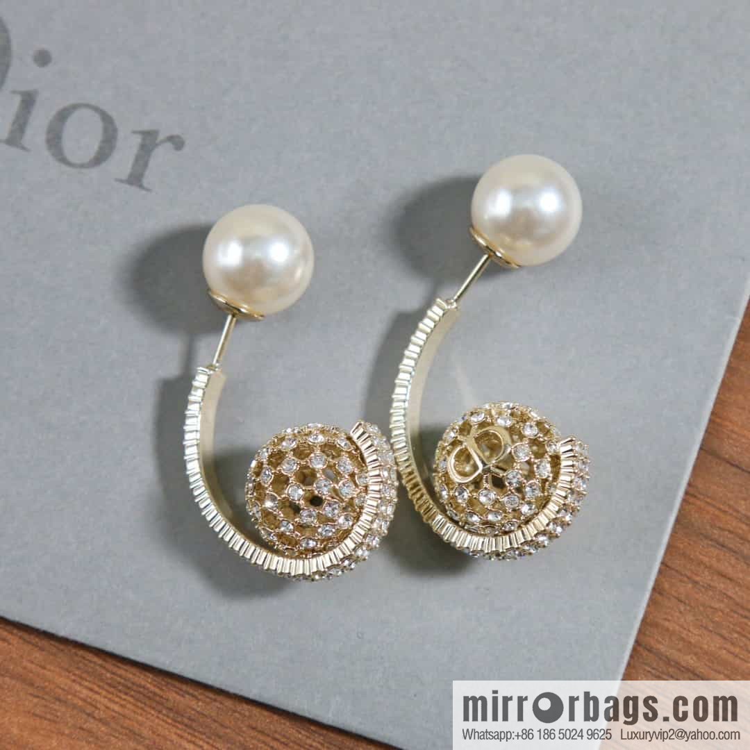 New ☑️ DIOR diamond size pearl stud earrings