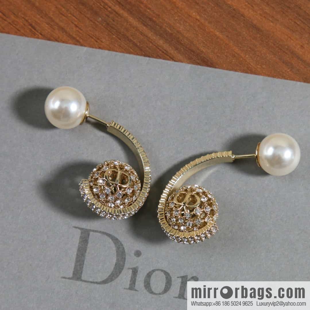 New ☑️ DIOR diamond size pearl stud earrings