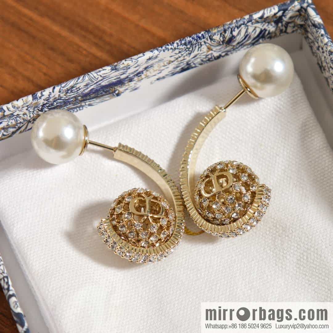 New ☑️ DIOR hollowed out full diamond pearl stud earrings