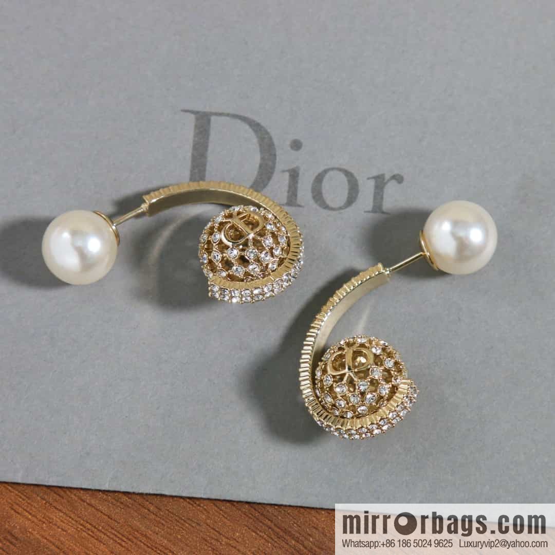 New ☑️ DIOR diamond size pearl stud earrings