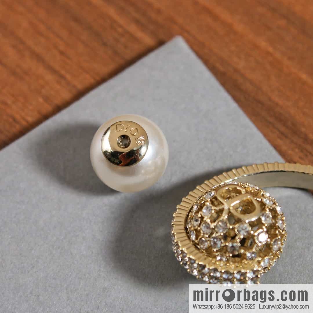 New ☑️ DIOR hollowed out full diamond pearl stud earrings