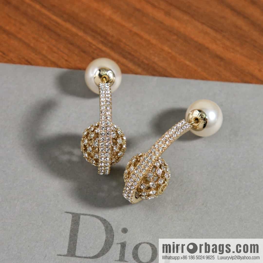 New ☑️ DIOR diamond size pearl stud earrings