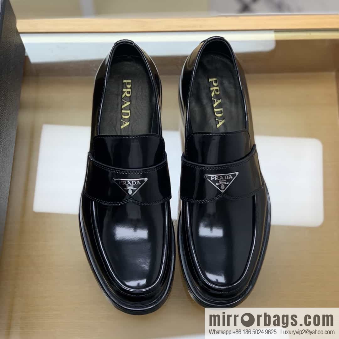 Prada Prada men's loafers crafted in black smooth cow leather (fabric)