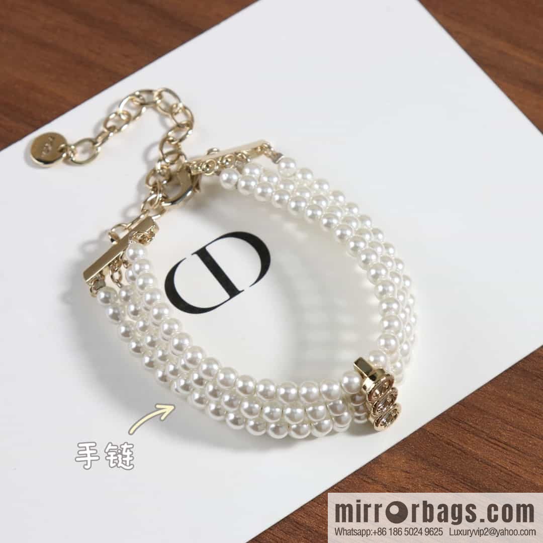 New ☑️ DIOR Dior 4-layer pearl necklace, bracelet