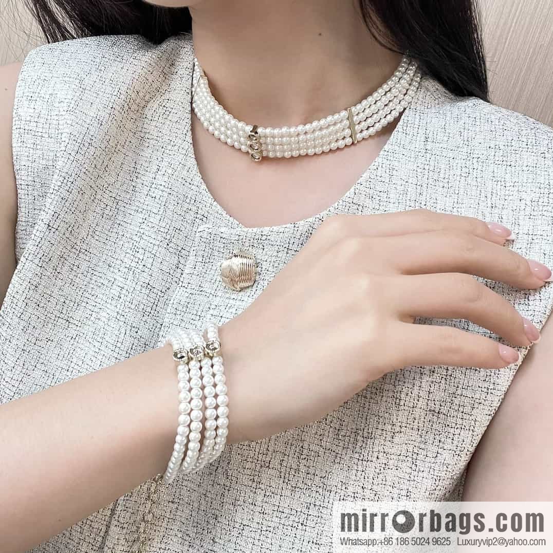 New ☑️ DIOR Dior 4-layer pearl necklace, bracelet