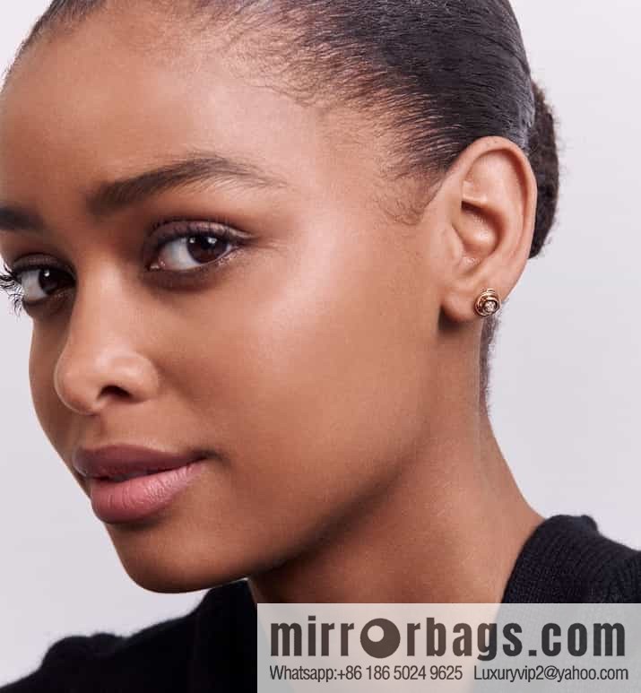 New ☑️ DIOR rose stud earrings