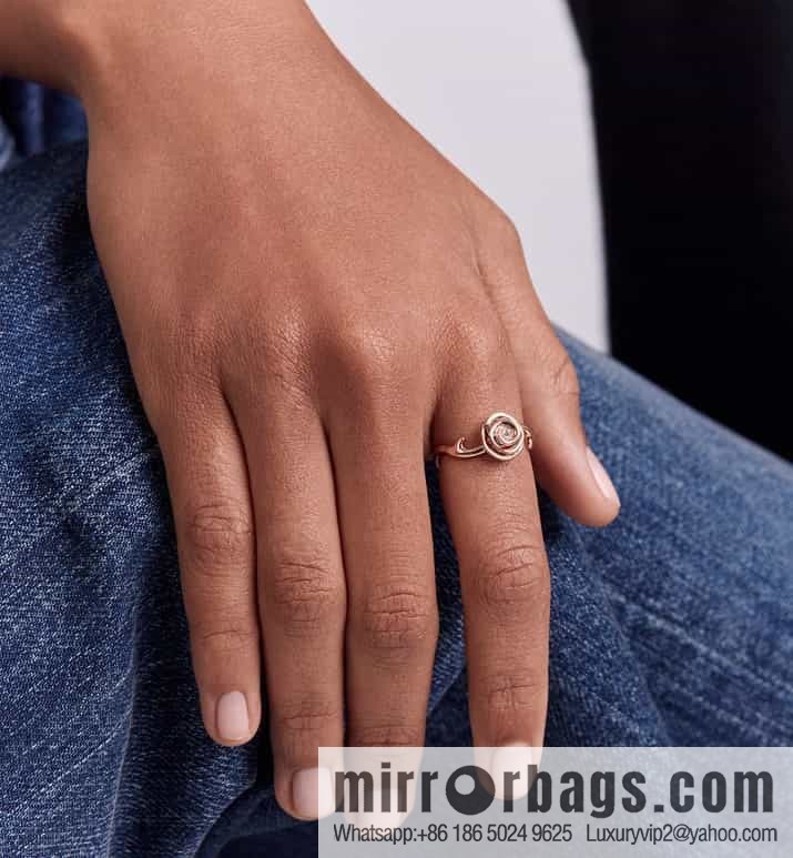 New ☑️ DIOR rose ring
