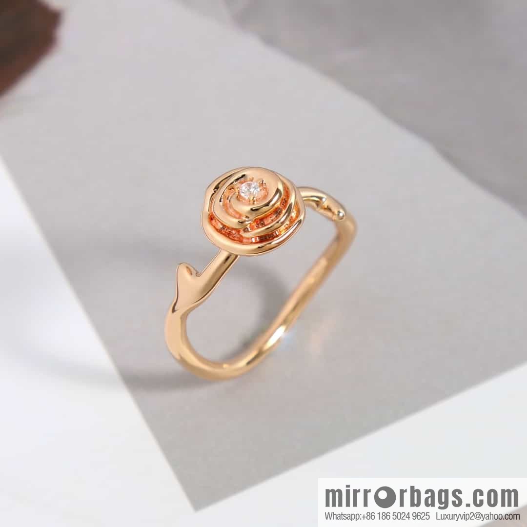 New ☑️ DIOR rose ring