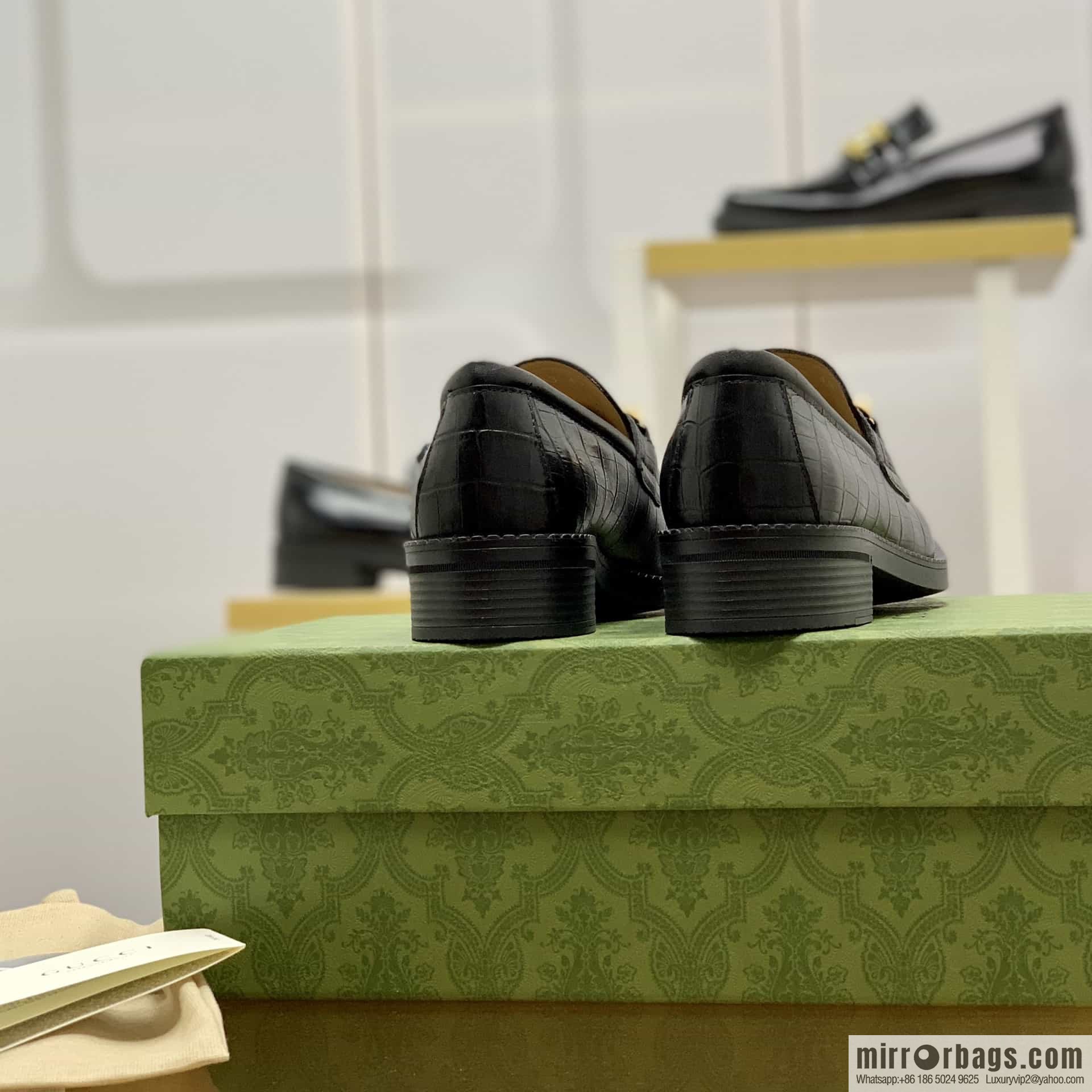 Gucci Gucci uses black smooth cow leather (fabric) carefully made men's loafers