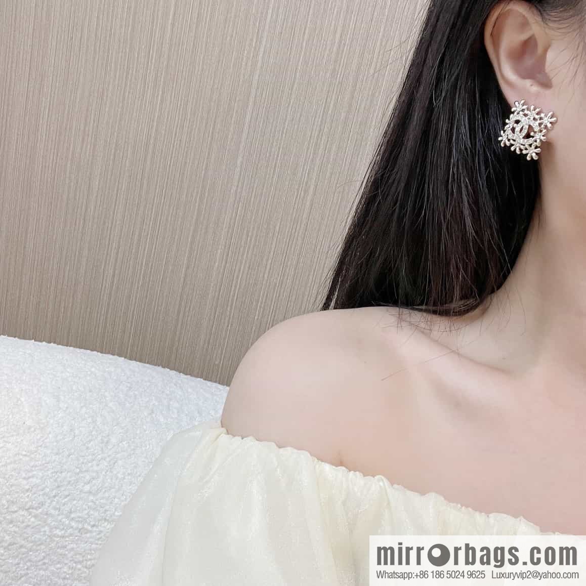 New ☑️ chanel c1 double c square flower stud earrings