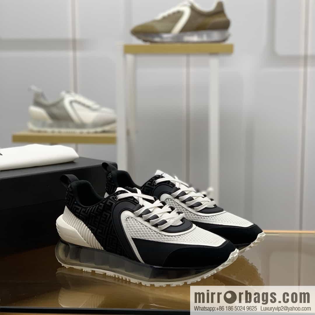 Givenchy Givenchy, made of calfskin ➕ polyester waterproof fabric ➕ velvet leather three materials patchwork men's casual sneakers