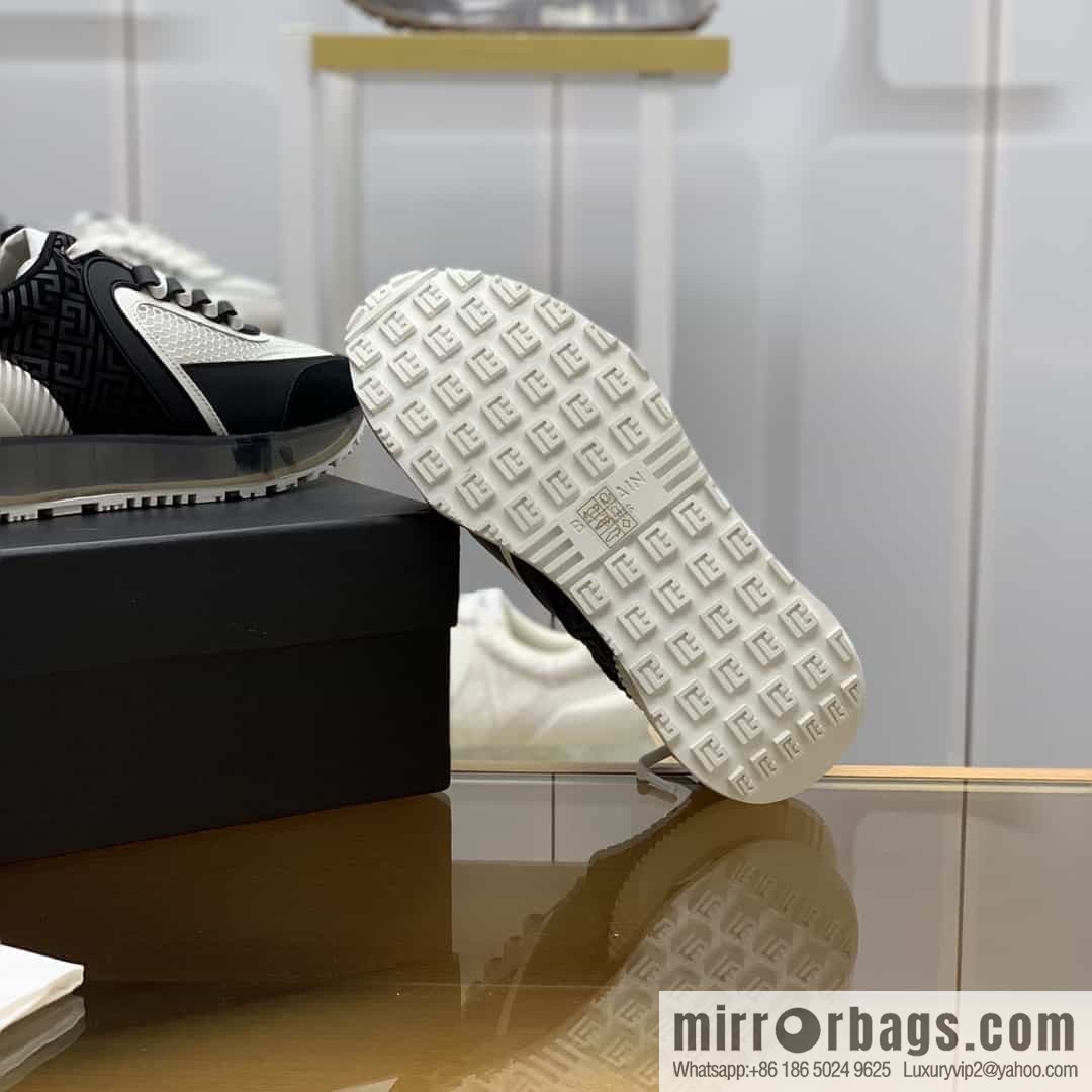 Givenchy Givenchy, made of calfskin ➕ polyester waterproof fabric ➕ velvet leather three materials patchwork men's casual sneakers