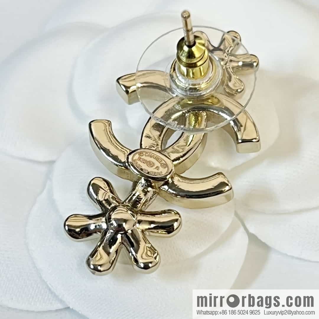 New ☑️ chanel c2 double c gold flower stud earrings