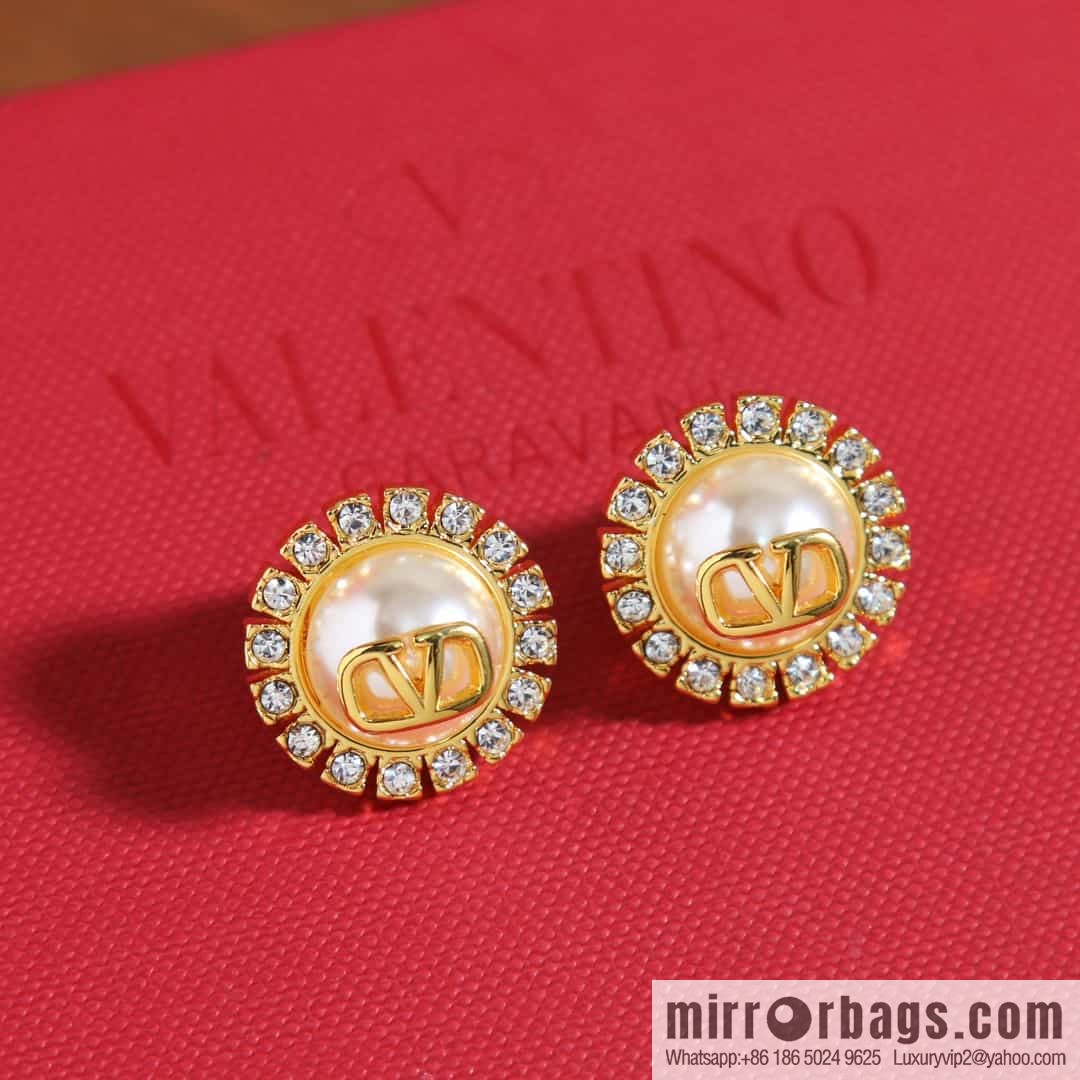 New ☑️ Valentino stud earrings