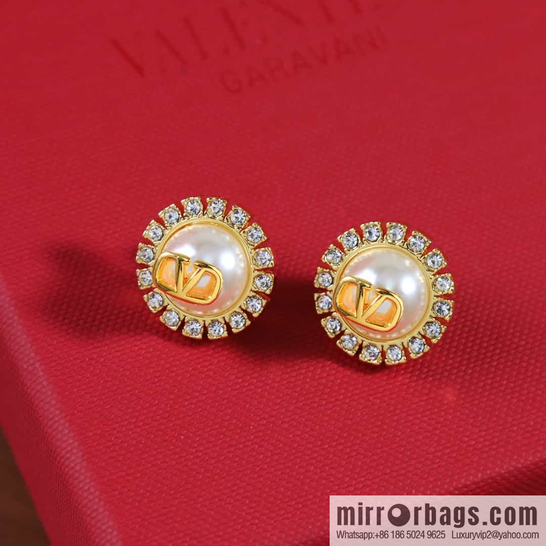 New ☑️ Valentino stud earrings