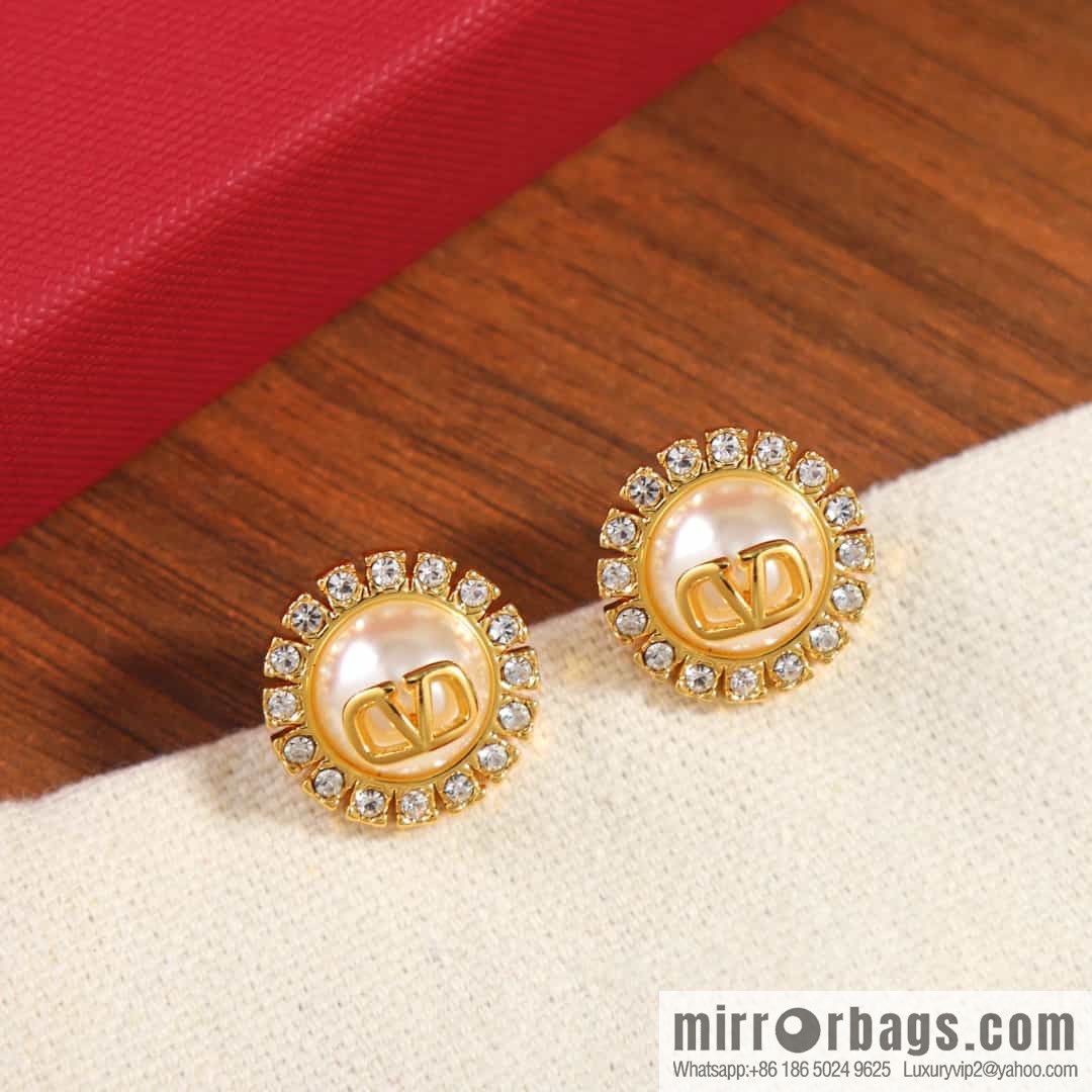 New ☑️ Valentino stud earrings