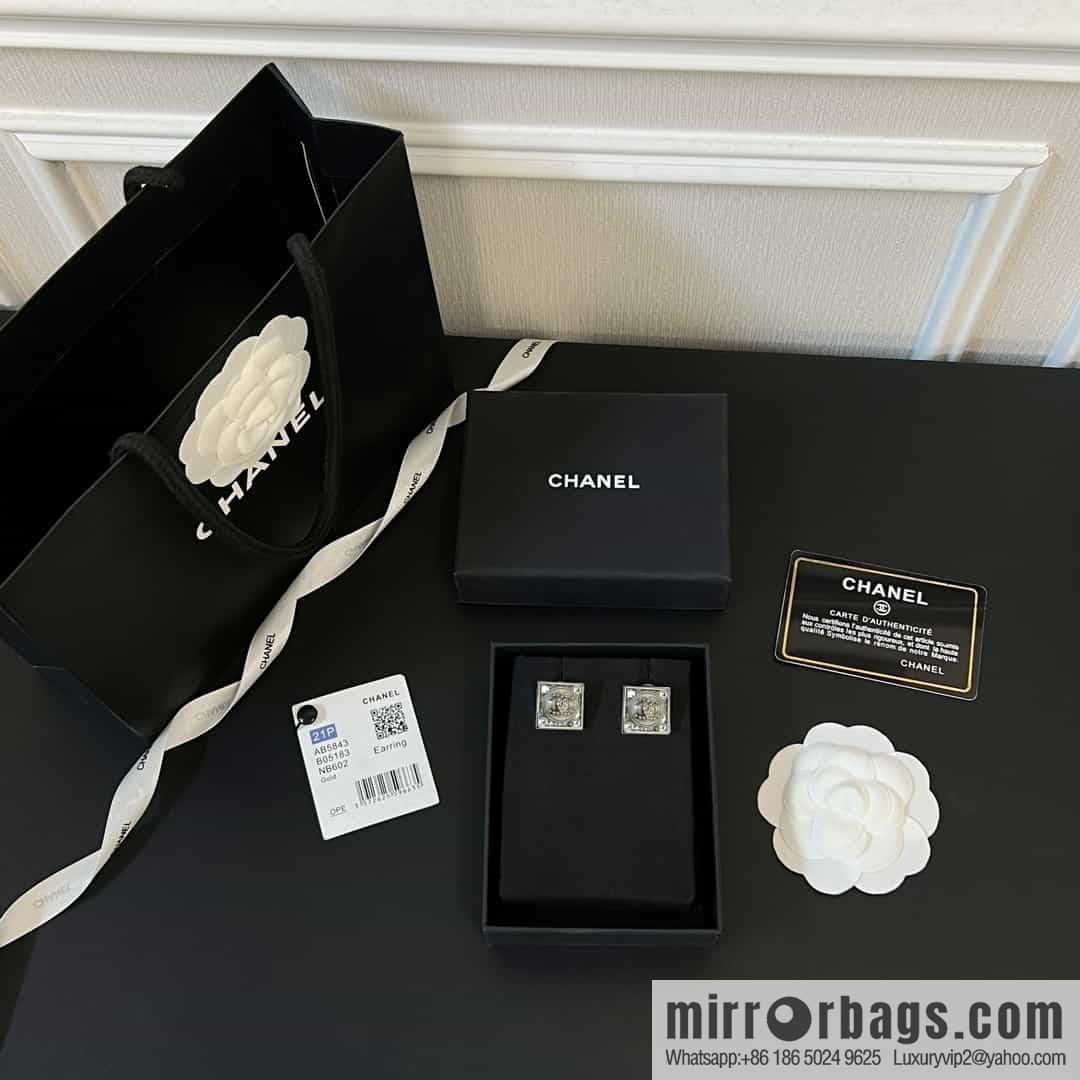 New ☑️ Chanel c1 double c square diamond stud earrings
