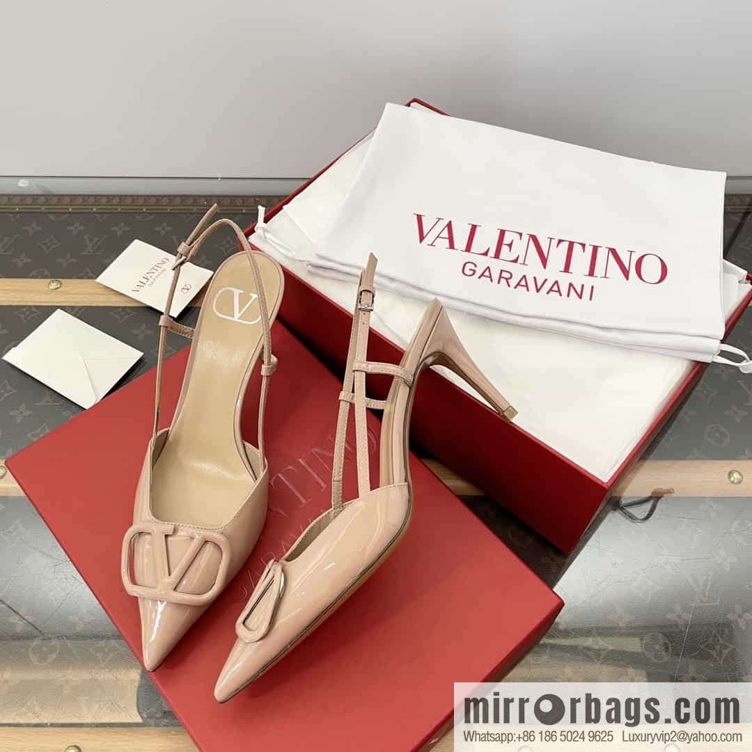 𝐕𝐚𝐥𝐞𝐧𝐭𝐢𝐧𝐨 Warren's latest buckle-back strappy high heels