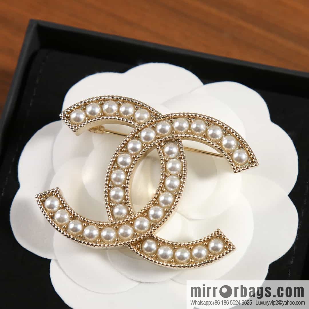 New ☑️ Chanel Double C Pearl Brooch