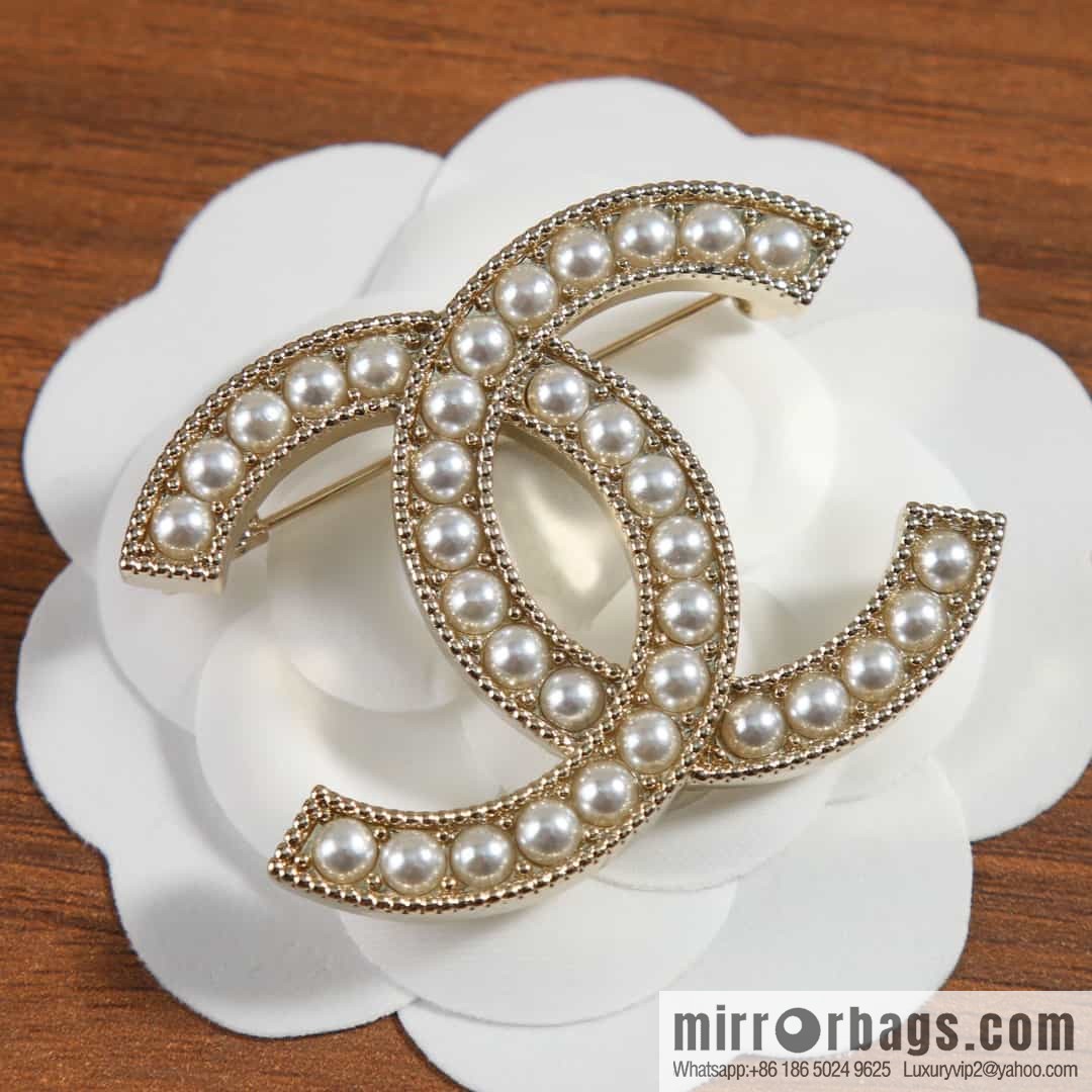 New ☑️ Chanel Double C Pearl Brooch