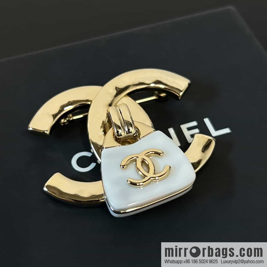 New ☑️ Chanel double c bag brooch