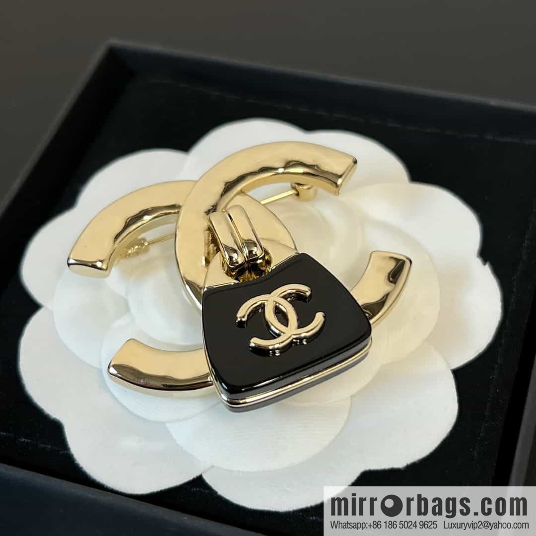 New ☑️ Chanel double c bag brooch