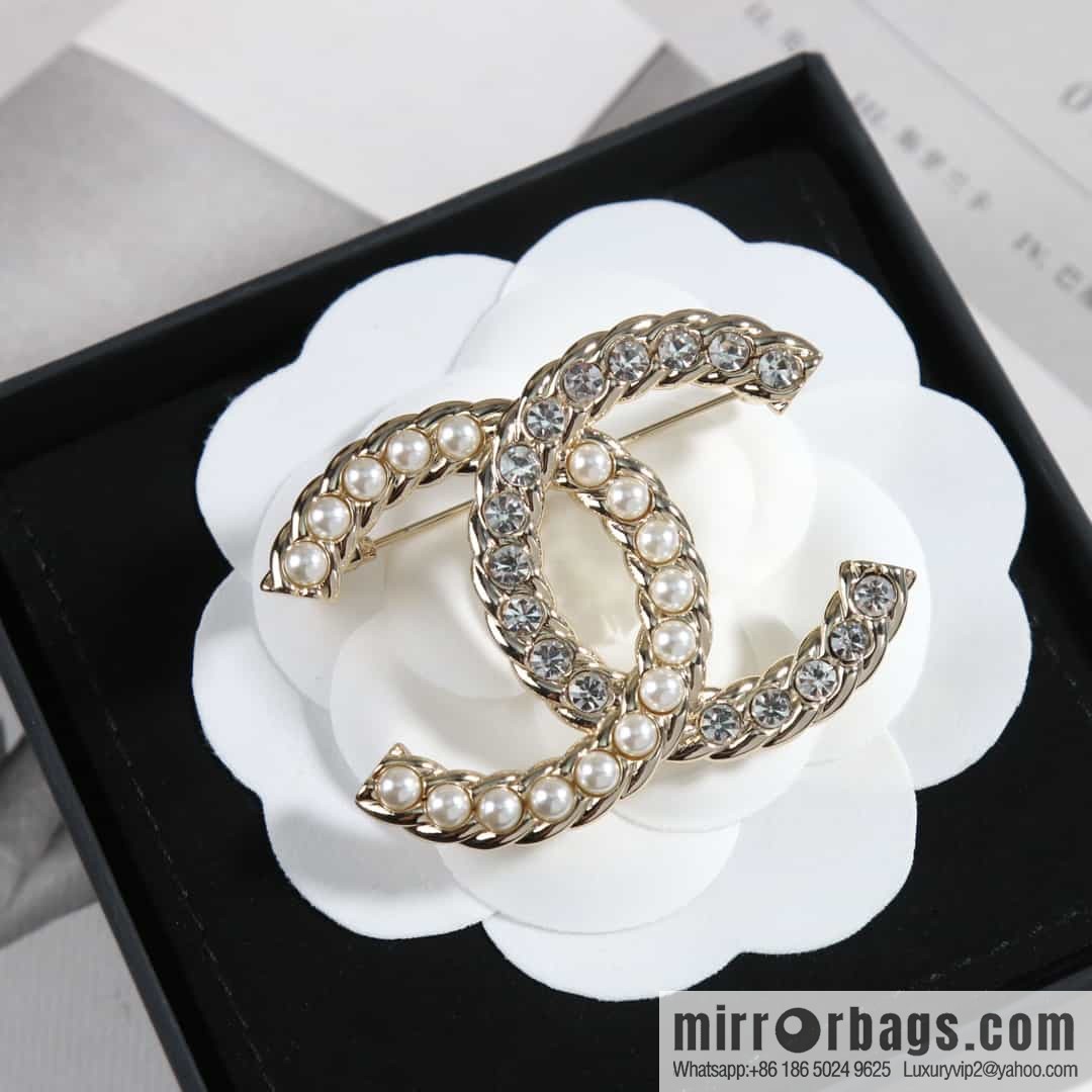 New ☑️ Chanel Double C Half Pearl Half Diamond Brooch