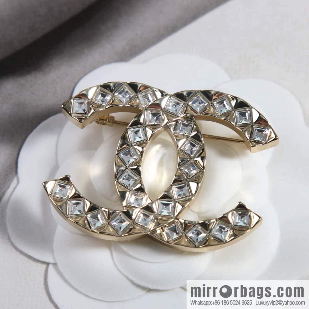 New ☑️ Chanel Double C Square Diamond Brooch