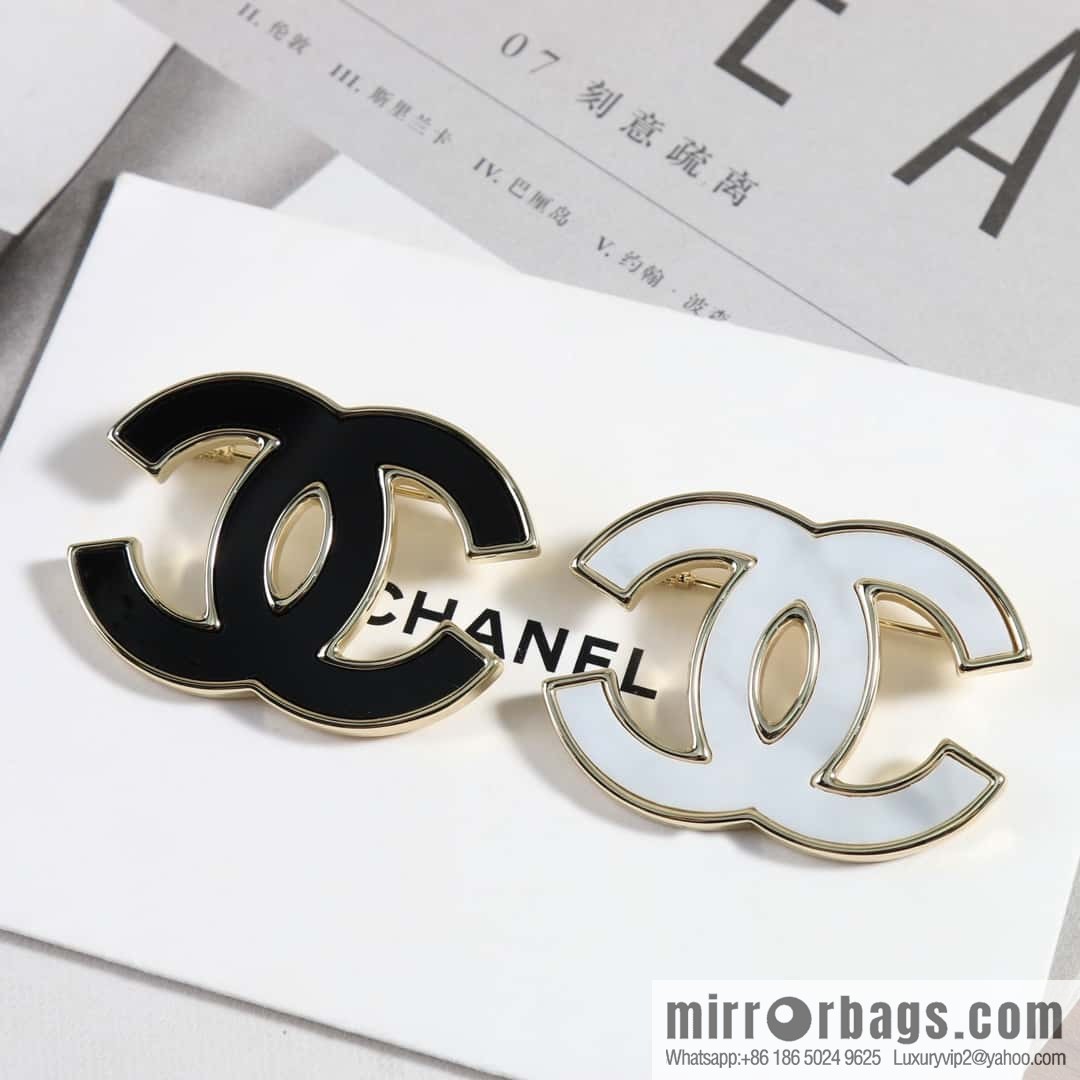 New ☑️ Chanel C1 double c three-color stud earrings