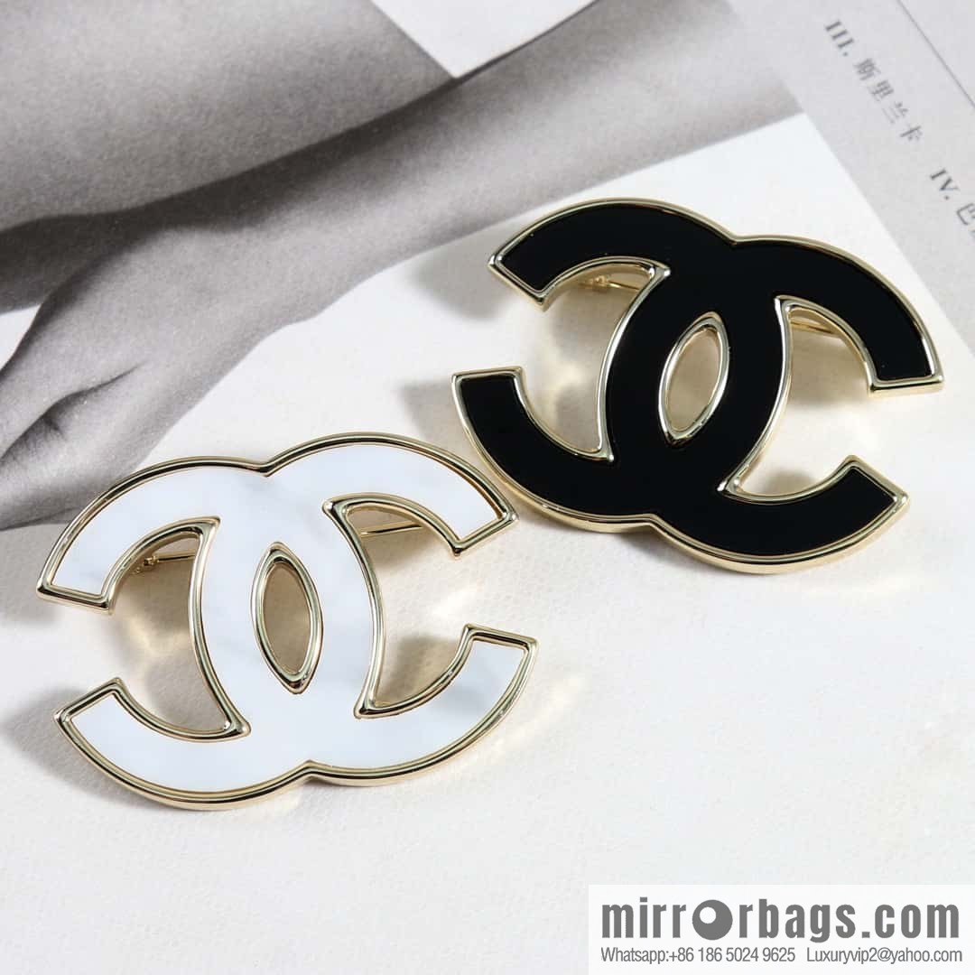 New ☑️ Chanel C1 double c three-color stud earrings