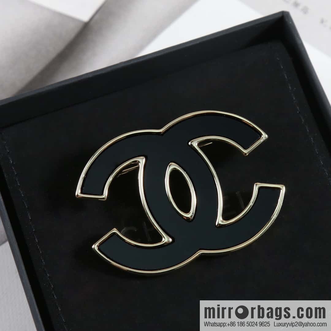 New ☑️ Chanel C1 double c three-color stud earrings