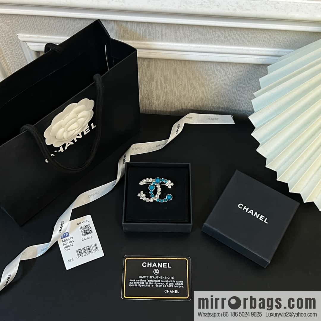 New ☑️ Chanel Double C Half Diamond Half Pearl Brooch