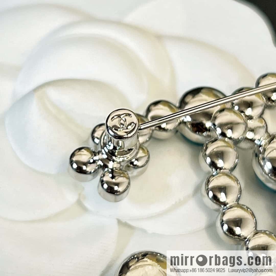 New ☑️ Chanel Double C Half Diamond Half Pearl Brooch