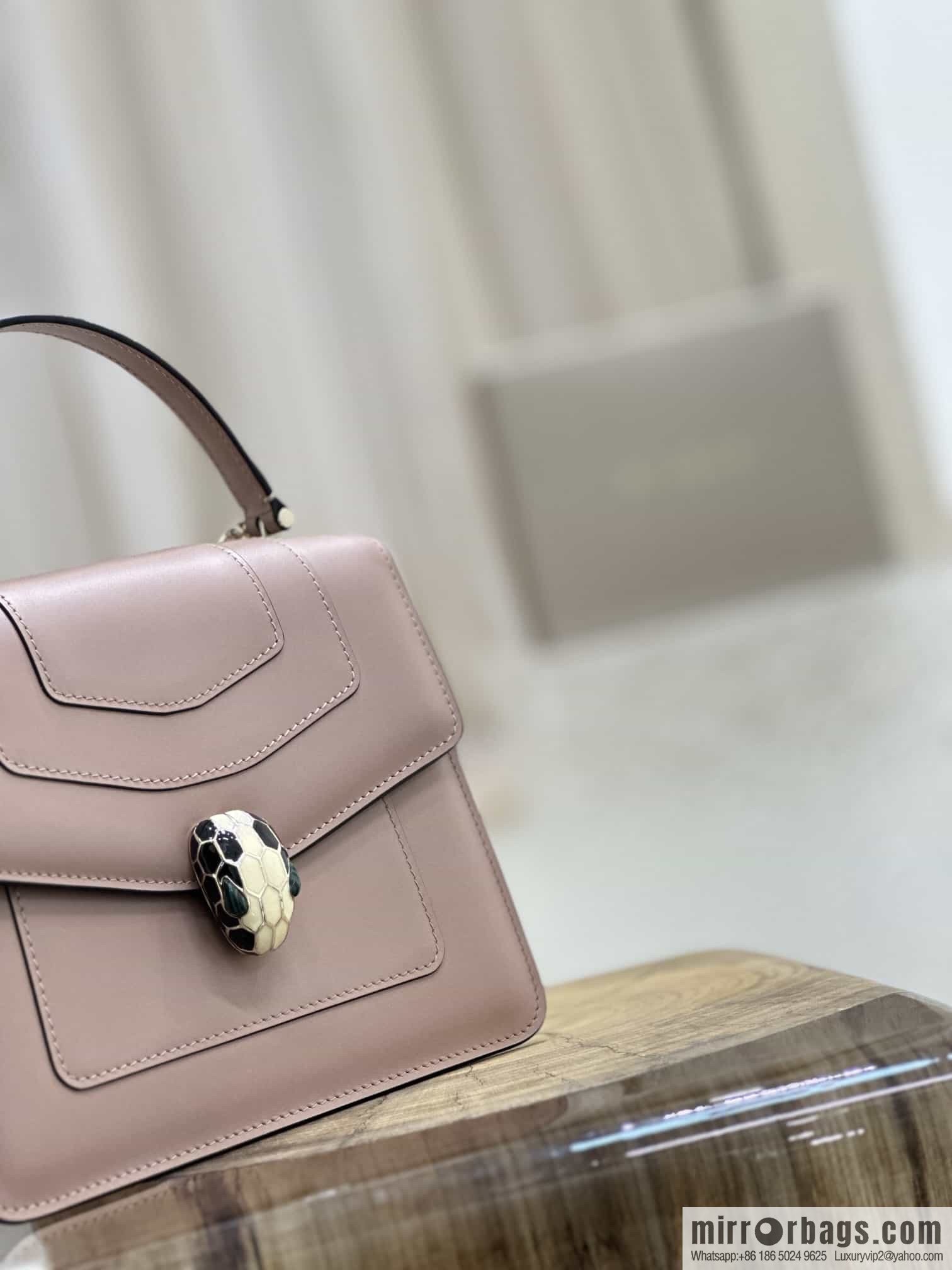 [Bvlgari] Bulgari counter hot-selling Serpenti Forever wrist organ bag model number: 38329