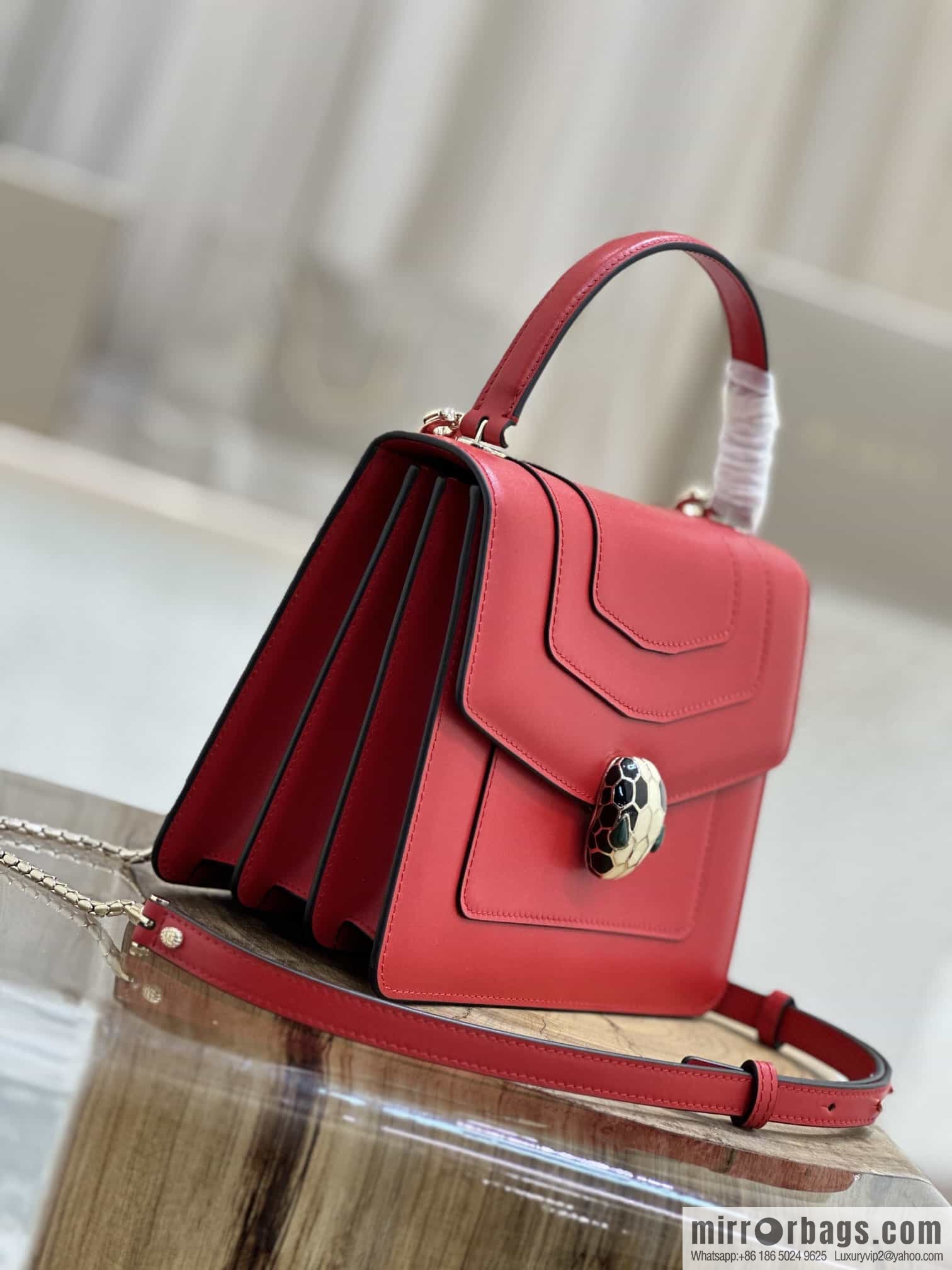 [Bvlgari] Bulgari counter hot-selling Serpenti Forever wrist organ bag model number: 38329