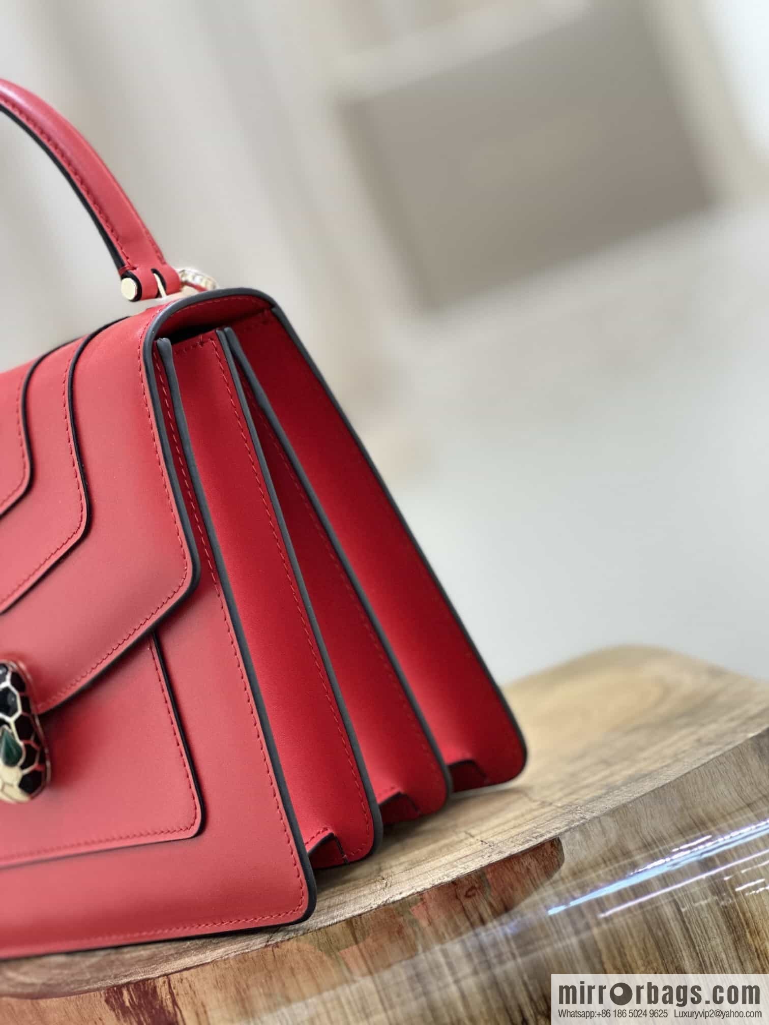 [Bvlgari] Bulgari counter hot-selling Serpenti Forever wrist organ bag model number: 38329