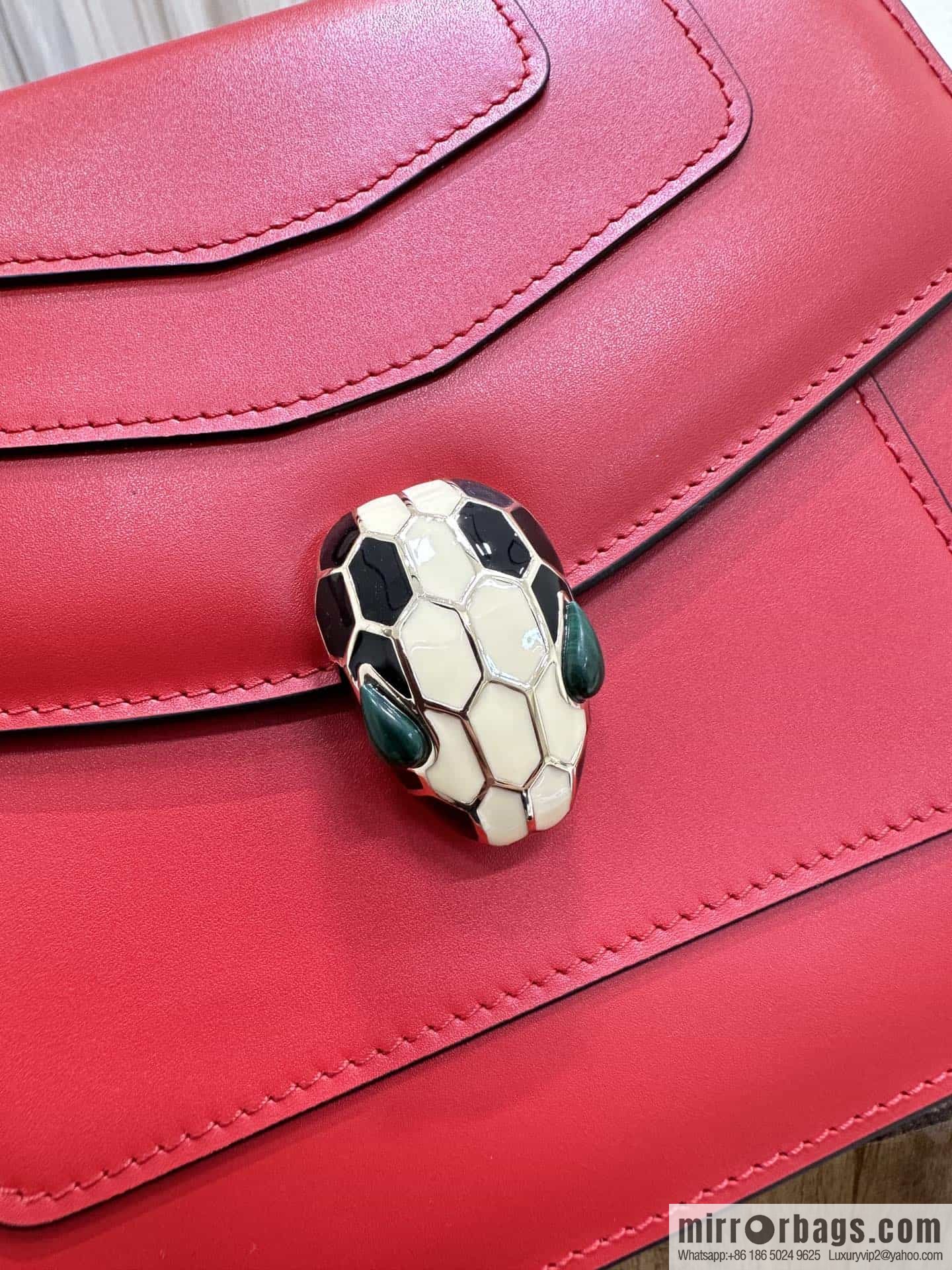 [Bvlgari] Bulgari counter hot-selling Serpenti Forever wrist organ bag model number: 38329