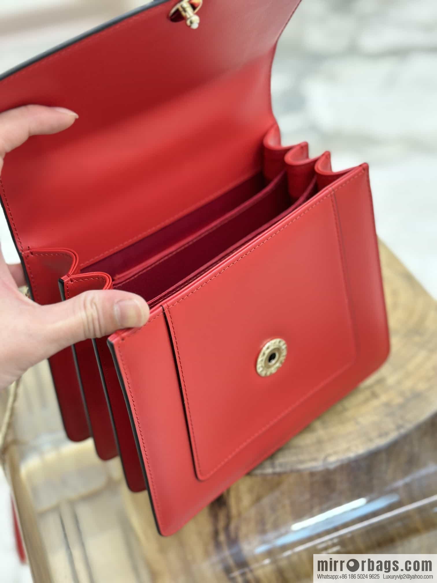 [Bvlgari] Bulgari counter hot-selling Serpenti Forever wrist organ bag model number: 38329
