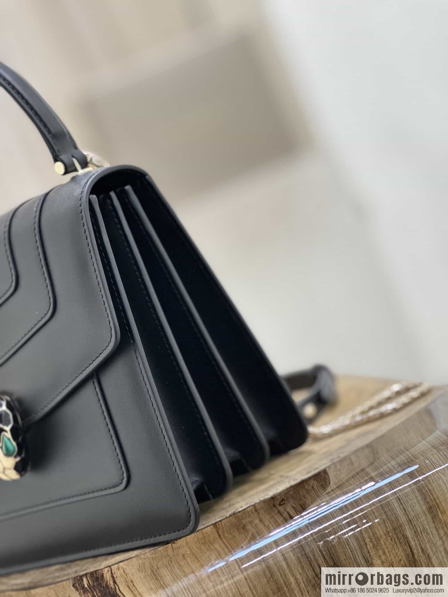 [Bvlgari] Bulgari counter hot-selling Serpenti Forever wrist organ bag model number: 38329