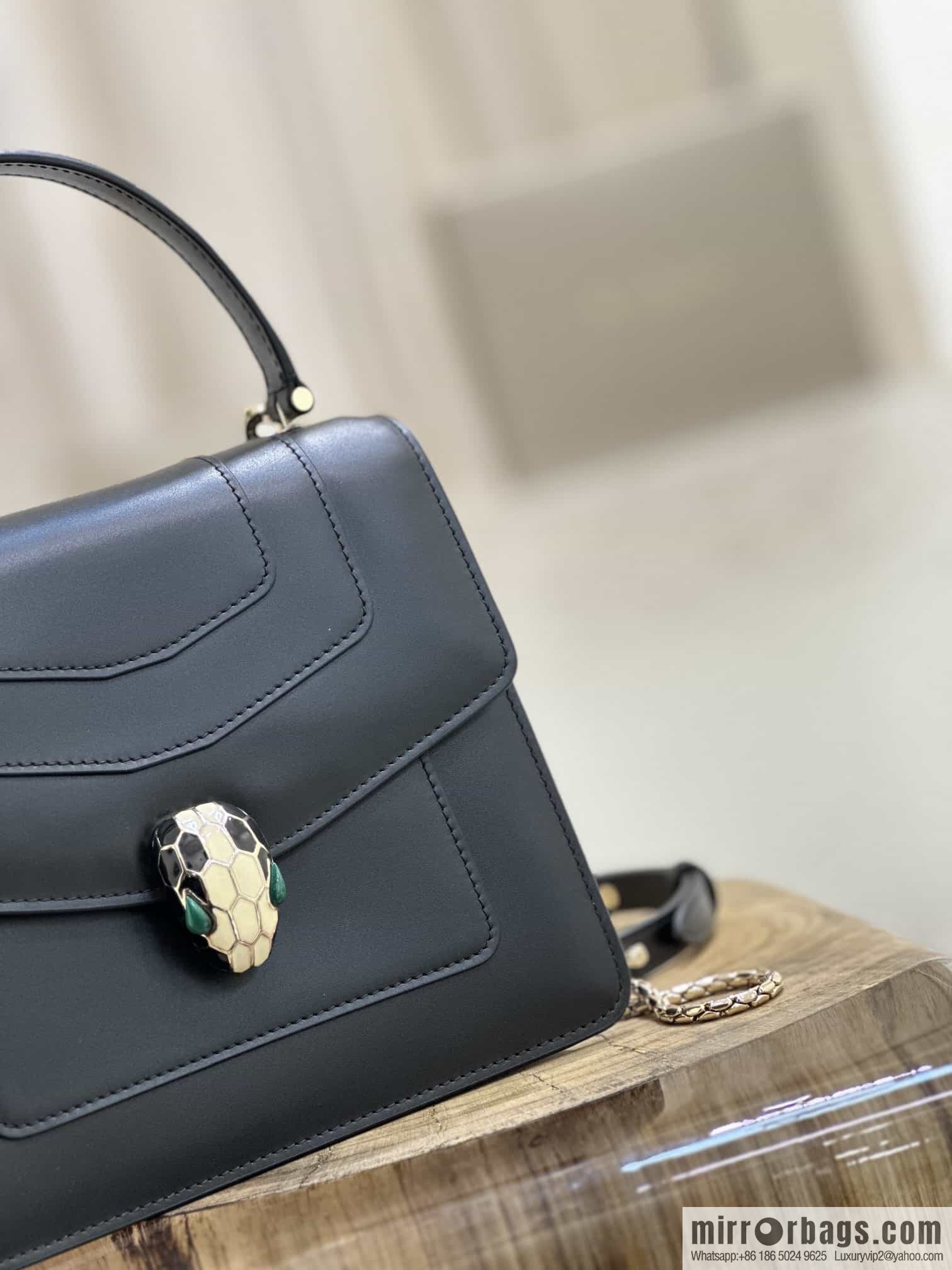 [Bvlgari] Bulgari counter hot-selling Serpenti Forever wrist organ bag model number: 38329