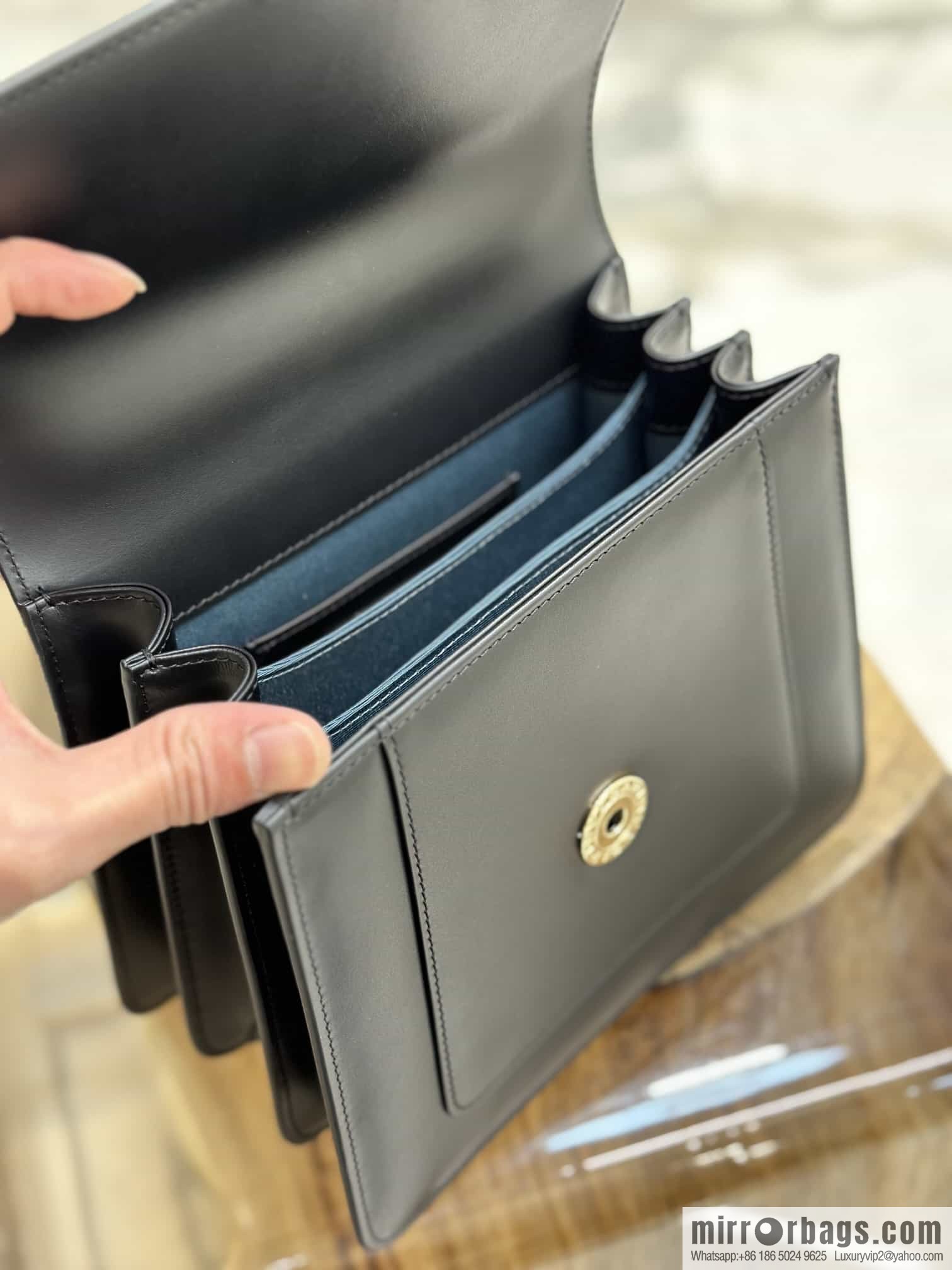 [Bvlgari] Bulgari counter hot-selling Serpenti Forever wrist organ bag model number: 38329