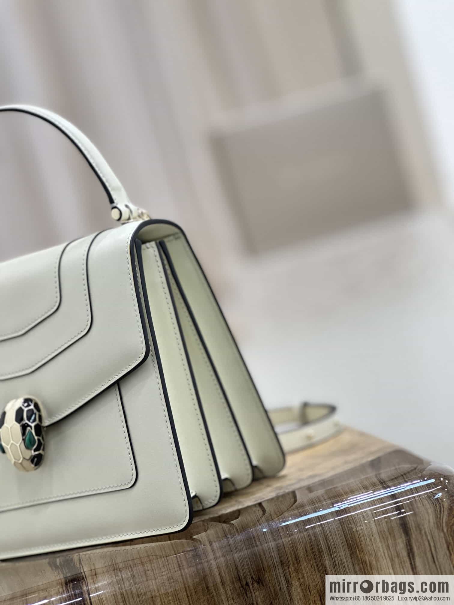[Bvlgari] Bulgari counter hot-selling Serpenti Forever wrist organ bag model number: 38329