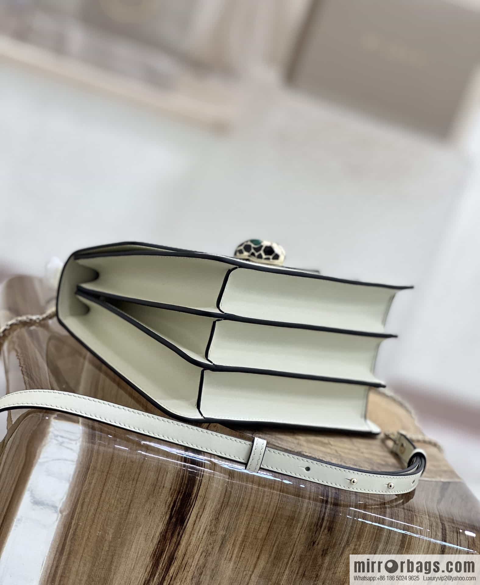 [Bvlgari] Bulgari counter hot-selling Serpenti Forever wrist organ bag model number: 38329