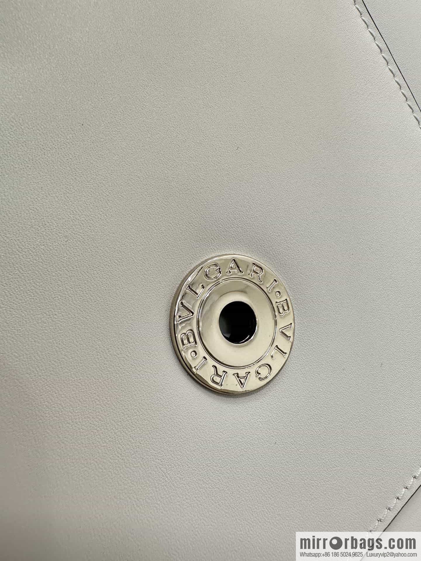 [Bvlgari] Bulgari counter hot-selling Serpenti Forever wrist organ bag model number: 38329